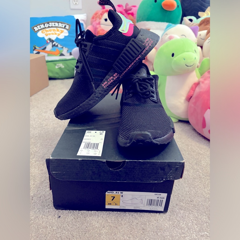 *Almost new* Adidas NMD_R1 Black Solar Pink 7 Women’s
